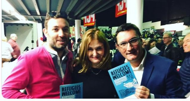 chacha28011's tweet image. @PacalPraud, voici votre ami Olivier Dartigolles quand il ne critique pas LFI sur votre plateau.

Dartigolles ou la taqquîa, comme ses amis islamistes.

A partir du lundi 25/11, Dartigolles = Boycott.

RT si vous êtes d'accord.