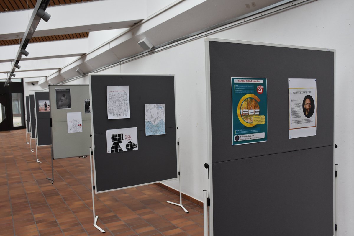 As Crossborder Jurists today organised an international child rights symposium.
We also had a painting exhibition in the symposium building.
<a href="/channeldraw/">Channeldraw ★</a>'s drawings took place in our exhibition.