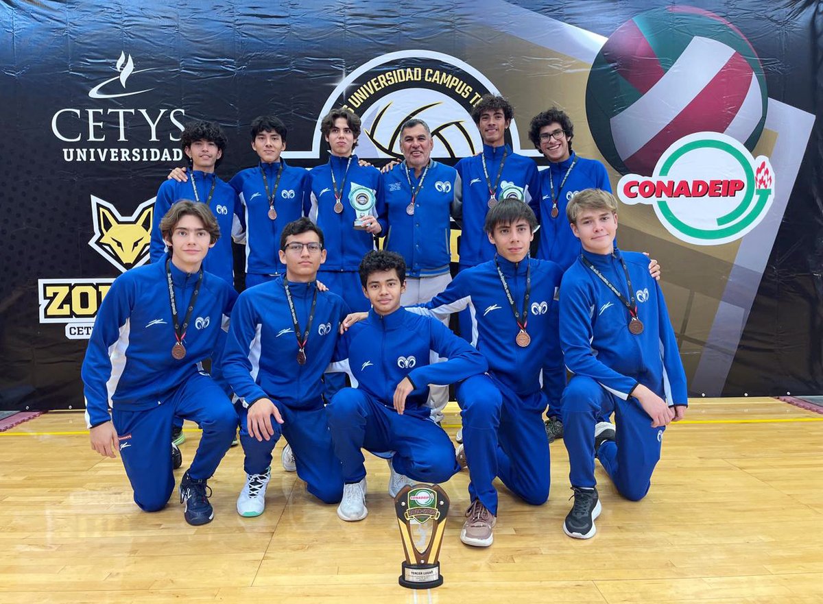 BorregosQRO's tweet image. ¡Tercer lugar de oro! 🏐🥉

👏 Felicitamos a nuestros jugadores y entrenador del equipo de Voleibol Varonil por su podio en el Campeonato Nacional CONADEIP Juvenil B que se desarrolló en el CETYS Tijuana.

#BorregosEnCONADEIP #SomosBorregos #OrgulloBorrego #BorregosQRO