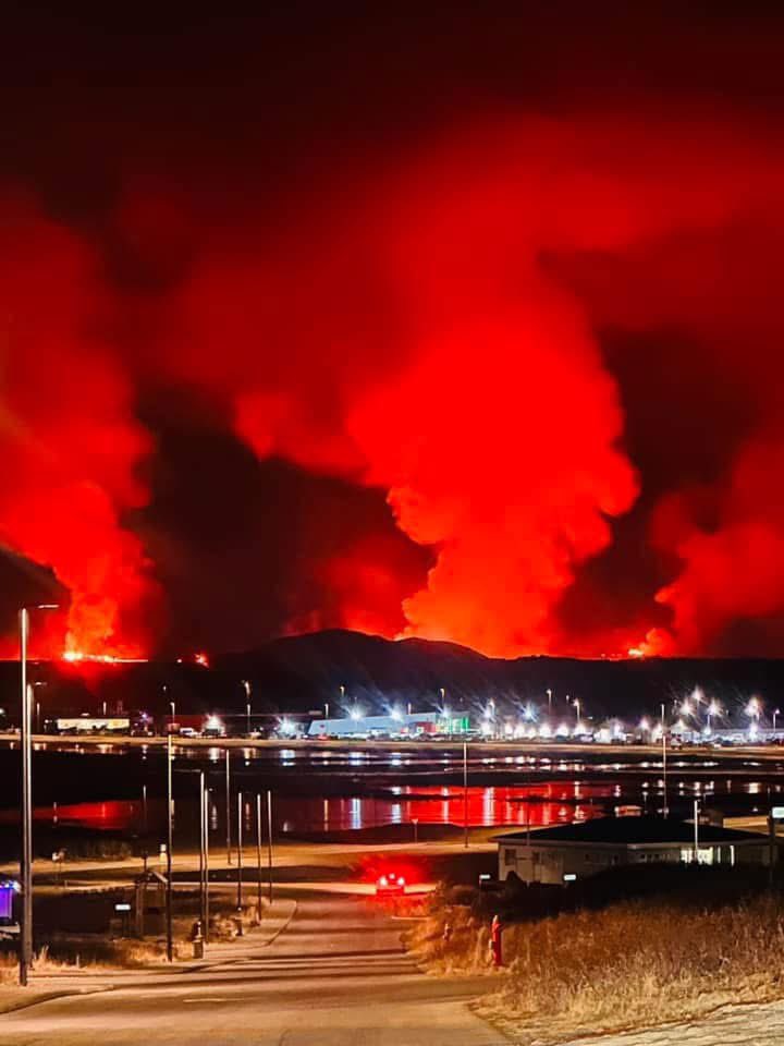 Geoparque Mundial de la UNESCO en Reykjanes Islandia Erupción volcánica en curso. Nuestros pensamientos y oraciones para el pueblo de Islandia. Un abrazo <a href="/Kutralkura/">Geoparque Kütralkura</a> <a href="/GeoparquesEsp/">Foro de los Geoparques de la UNESCO en España 🇪🇸</a> <a href="/GeoparqueMolina/">GeoparqueMolina</a> <a href="/PCMaestrazgo/">Parque Cultural del Maestrazgo Geoparque UNESCO</a> <a href="/geoloras/">geoparquelasloras</a> <a href="/GranadaGeopark/">Geoparque de Granada</a>