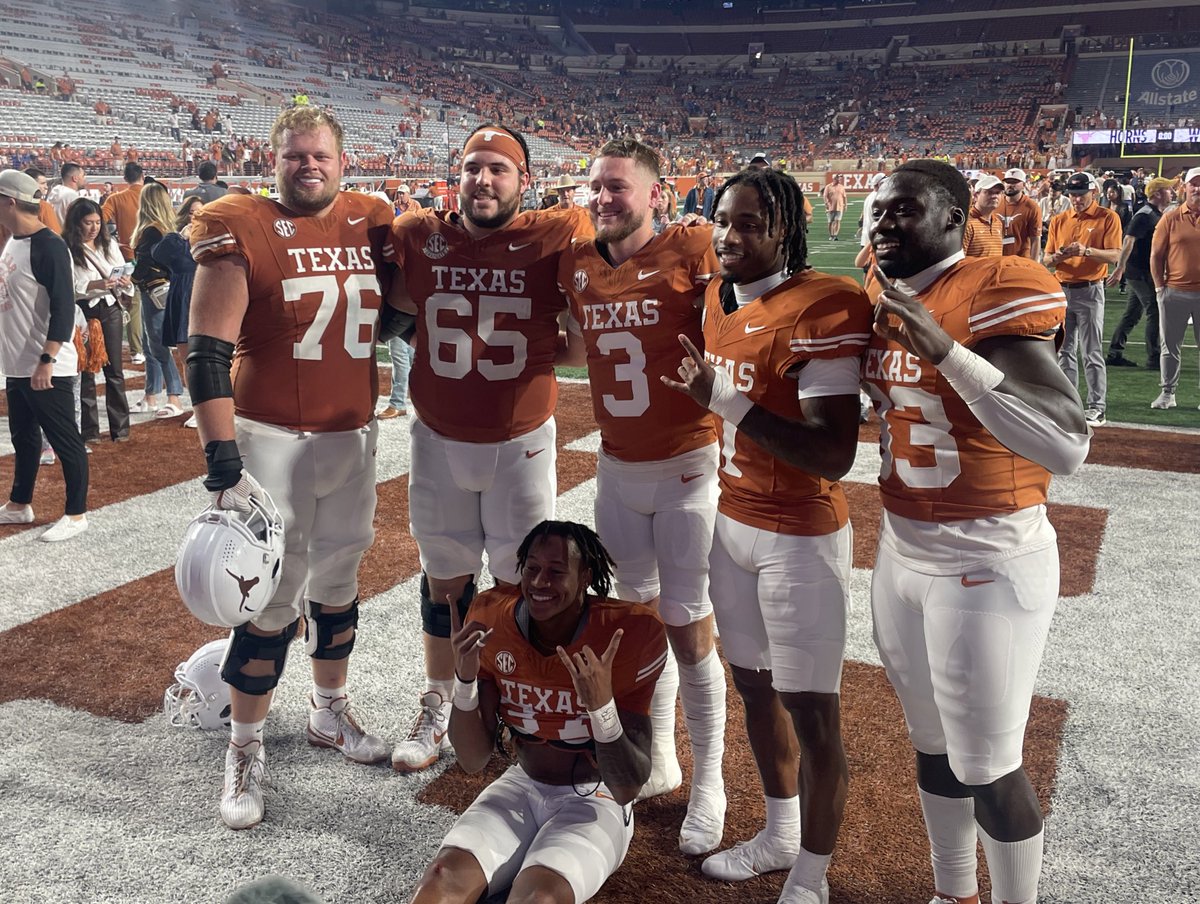 CJVogel_OTF's tweet image. Texas seniors taking in one final victory at DKR.