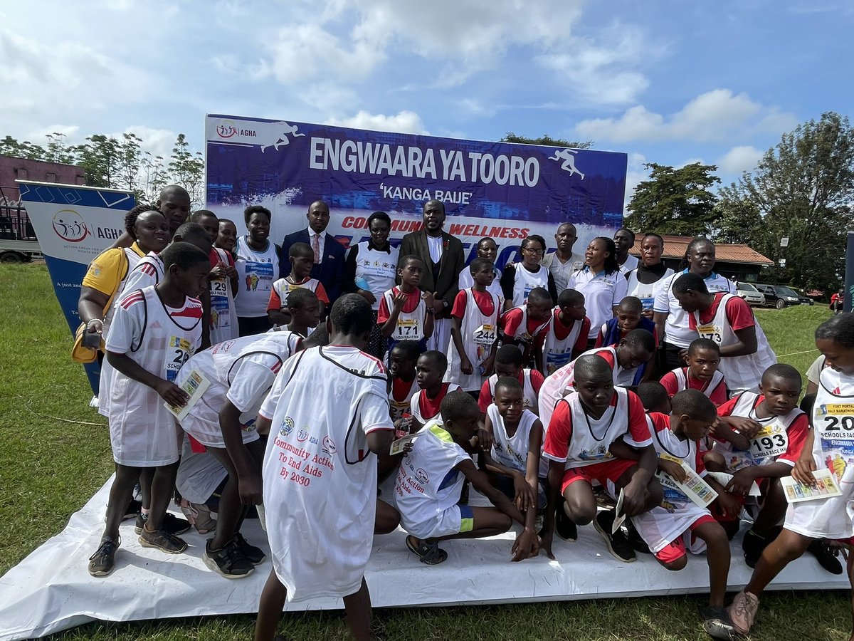 SPEAKER OF FORT PORTAL CITY HONORED FOR OUTSTANDING CONTRIBUTIONS TO THE FIGHT AGAINST HIV/AIDS AT ENGWAARA YA TOORO
KANGA BAUE'
COMMUNITY WELLNESS
MARATHON