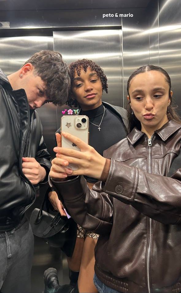 mamma e papà con la figlia