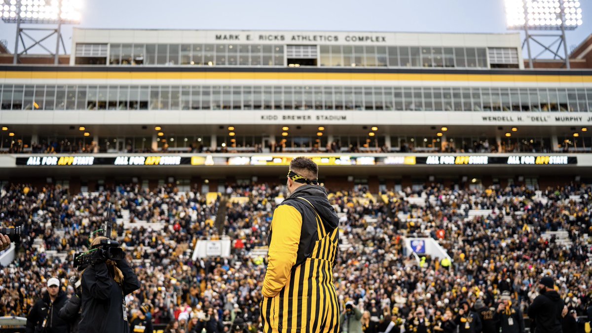 #AppNation, you are special. 

Thanks for being here, <a href="/JasonKelce/">Jason Kelce</a>!

#GoApp #MountainStrong