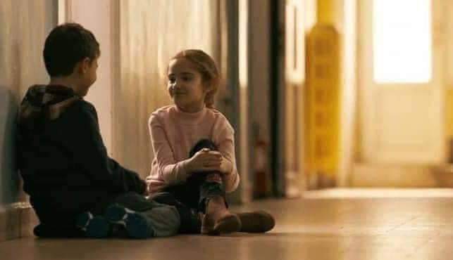 مهما كنا أقوياء .. لن نستطيع حمل حقائب الحياة وحدنا .. نحن بحاجة دائما لمن يحمل عنا شيء من أيامها .. الروح التي لا تداعبها روح أخرى .. تمرض..