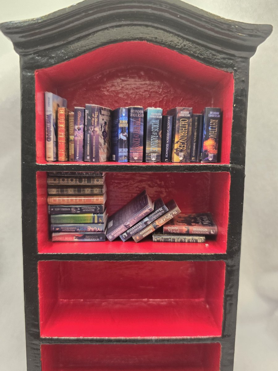 Mandabearcrafts's tweet photo. When you and your partner are in love with the Cosmere and you're crafty and have to make them a birthday gift + they want every Cosmere book! ❤️

#cosmere #brandonsanderson #stormlightarchive #WindandTruth #mistborn #whitesands #wayofkings https://t.co/sLdGIHt7hl