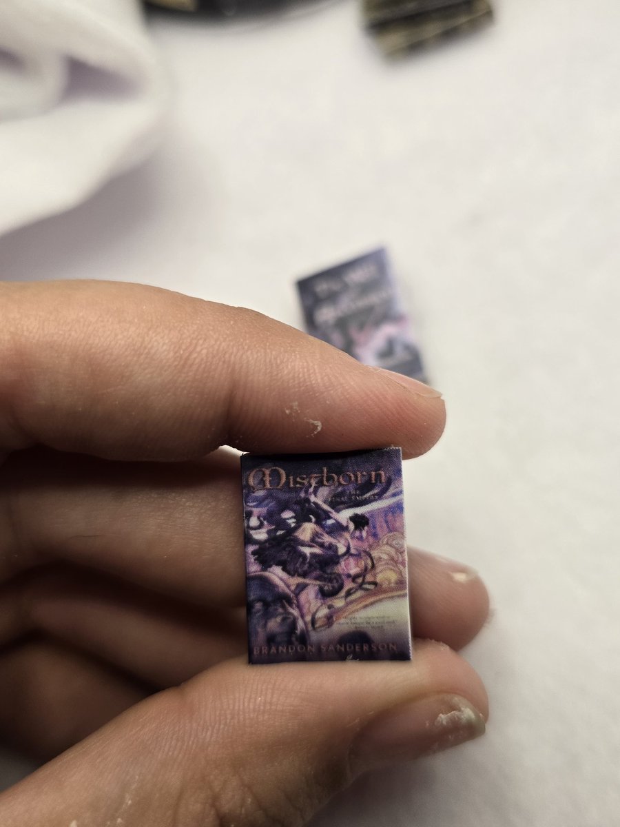Mandabearcrafts's tweet photo. When you and your partner are in love with the Cosmere and you're crafty and have to make them a birthday gift + they want every Cosmere book! ❤️

#cosmere #brandonsanderson #stormlightarchive #WindandTruth #mistborn #whitesands #wayofkings https://t.co/sLdGIHt7hl