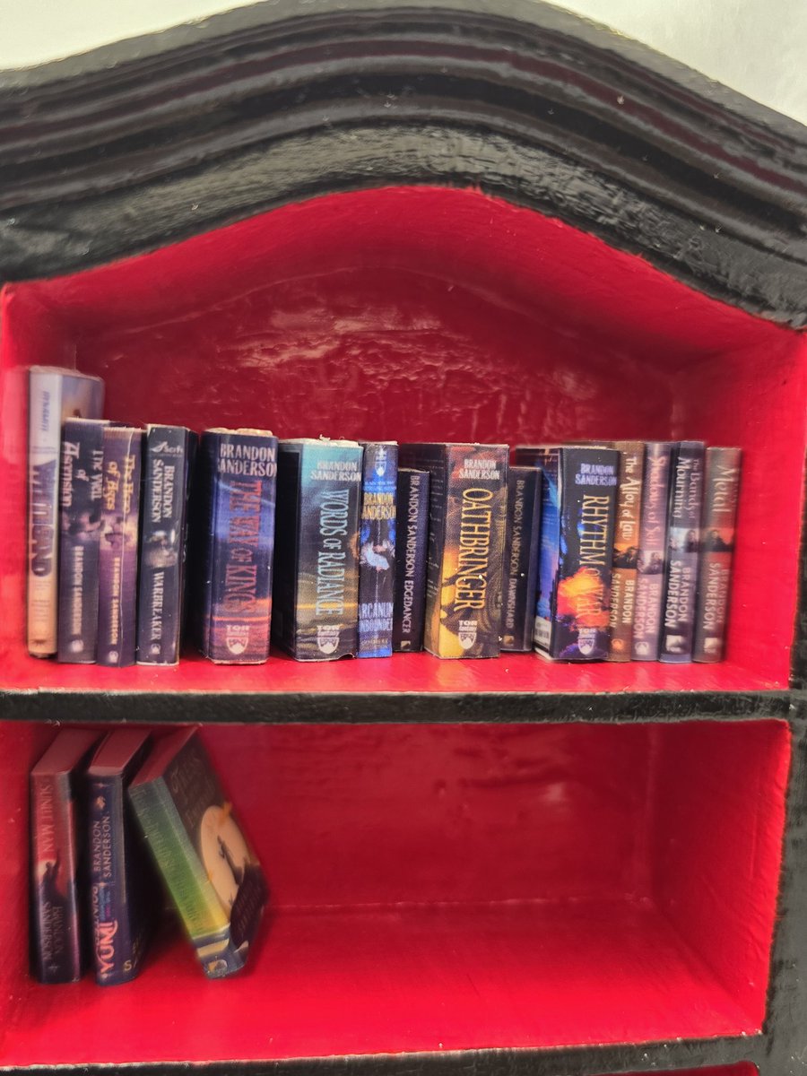 Mandabearcrafts's tweet photo. When you and your partner are in love with the Cosmere and you're crafty and have to make them a birthday gift + they want every Cosmere book! ❤️

#cosmere #brandonsanderson #stormlightarchive #WindandTruth #mistborn #whitesands #wayofkings https://t.co/sLdGIHt7hl