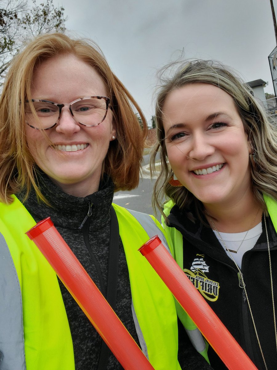 CoachSierra14's tweet photo. Crosswalk Duty on the final day before Thanksgiving break! 
We are grateful for our staff members who do this everyday....so we gave them the day off!! 
It was cold! Hahaha! Drifter Pride! https://t.co/R8Yetu55pb