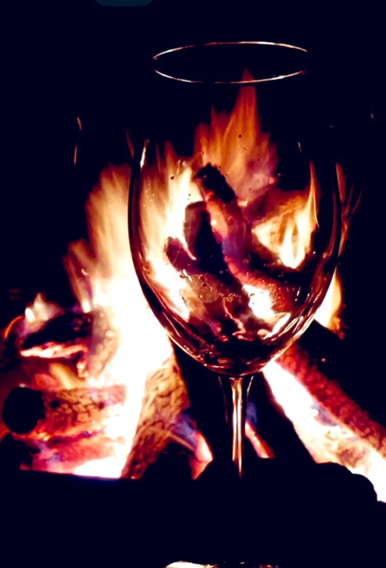 Oralarda bir yerlerde bir başına olmanın hafifliği..🖤