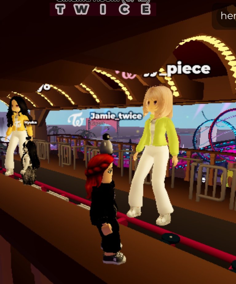 Jamie_TWICE's tweet photo. JAMIE_TWICE WAS REUNITED WITH YOO JEONGYEON 

Jeongyeon kept standing there for a long time! Eventually I decided to ride the coaster and that's when she left.
Girlie really waited for me to go on the coaster first 😭💚

Ps Jihyo also came to take a look! https://t.co/M7mI23wV6y