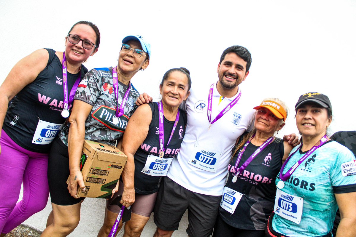 JPetersenR's tweet photo. Un reconocimiento especial a:

@MuniSamborondon 🌟
@ClaroEcua 📱
#ColegioAlemánHumboldtSamborondón 📚
#IMDO 🩺
#AJE🥤
#CaféOro☕ 
#CorporaciónAzende 💧

Por sumarse a esta gran fiesta deportiva.

 ¡Juntos impulsamos el deporte en #ElNuevoEcuador! 🇪🇨 https://t.co/agRN7Y3BpX