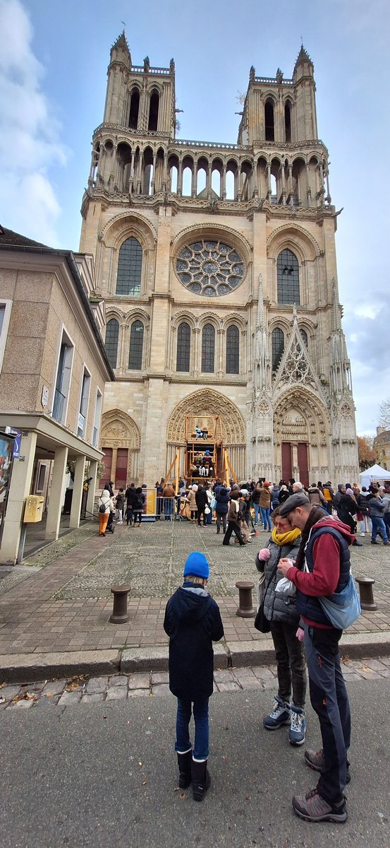 LNDM1's tweet photo. 574e édition de l'ancestrale Foire aux Oignons à Ville de @ManteslaJolie_ a accueilli la Médiévale de Mantes du 22 au 23 novembre 2024.
Quelques photos... https://t.co/xTkG452Ub1