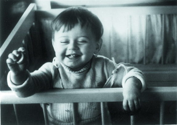 AuschwitzMuseum's tweet photo. 23 November 1940 | Norwegian Jewish boy Harry Reichwald was born. 

He arrived at Auschwitz on 3 March 1943 and was murdered in a gas chamber after arrival selection. https://t.co/ZbELMoAUs7