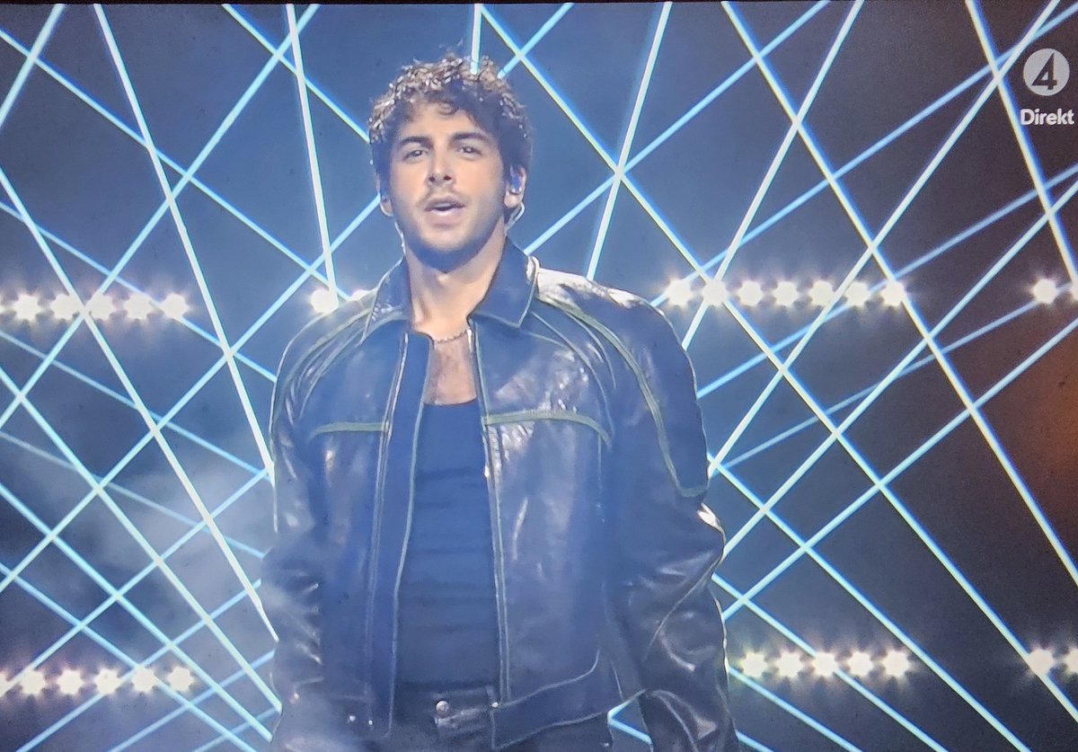 SpinninAlb's tweet photo. Helt Fantastiskt!! Darin's performance on #IdolSverige #IdolSE

A great medley of his hits (inc my fav Tvillingen)

Grattis / Tack så mycket @DarinOfficial Jag älskade det 💖 https://t.co/85sxmWE0B5