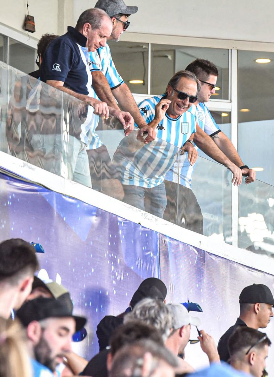 gualtieri_juan's tweet photo. GUILLERMO FRANCELLA DISFRUTO VIENDO A LA ACADEMIA EN PLENA FINAL DE LA SUDAMERICANA CONTRA CRUZEIRO.. https://t.co/pZXZbvhdn4