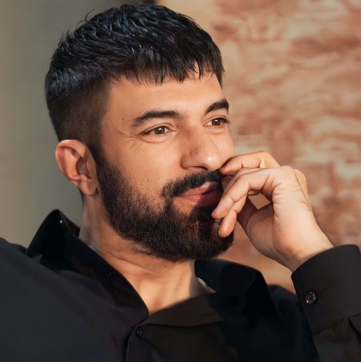 coconutHend's tweet photo. "Some of the successes of the Adimfarah series"
CalinosEnt director in the special presentation of the MIPCancun series “Adimfarah ”: He said that "Adimfarah" debuted in Panama with excellent results +
#EnginAkyürek 
#DemetÖzdemi̇r 
#Adimfarah 
#calinos https://t.co/2wBSS7VwGz