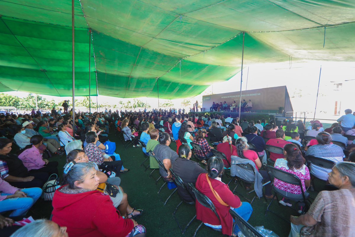 Entregamos en Ocuituco pólizas de seguro de vida a mujeres de 50 a 59 años en un acto para brindar respaldo financiero y dignifica a las mujeres, que son pilares fundamentales de las familias y las sociedades.

Implementamos acciones para que las mujeres vivan con seguridad