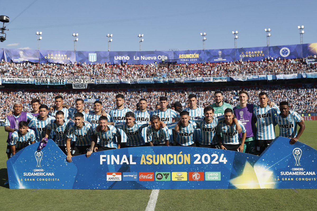 Juezcentral's tweet photo. Imagina volver a ser campeón de un torneo internacional tras 36 años, en otro país, y ante casi 40.000 hinchas propios. Eso acaba de lograr Racing.

Locuta total en Asunción. TRAIGAN VINO QUE LA ACADÉ ES CAMPEÓN. https://t.co/9jgbJAvnlq