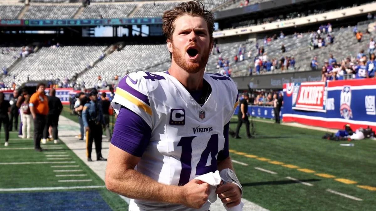 CallingOurShot's tweet photo. This Might Cash in the 1st Quarter! 👀

Sam Darnold (MIN) OVER 0.5 Interceptions

Every single opposing QB to face the Bears at home has thrown an INT. Darnold is OVER in 4 of 5 games outdoors. He's throwing one.

Find 4 More NFL Props for Sunday Here! ⬇️
https://t.co/UfVgVHyYlj