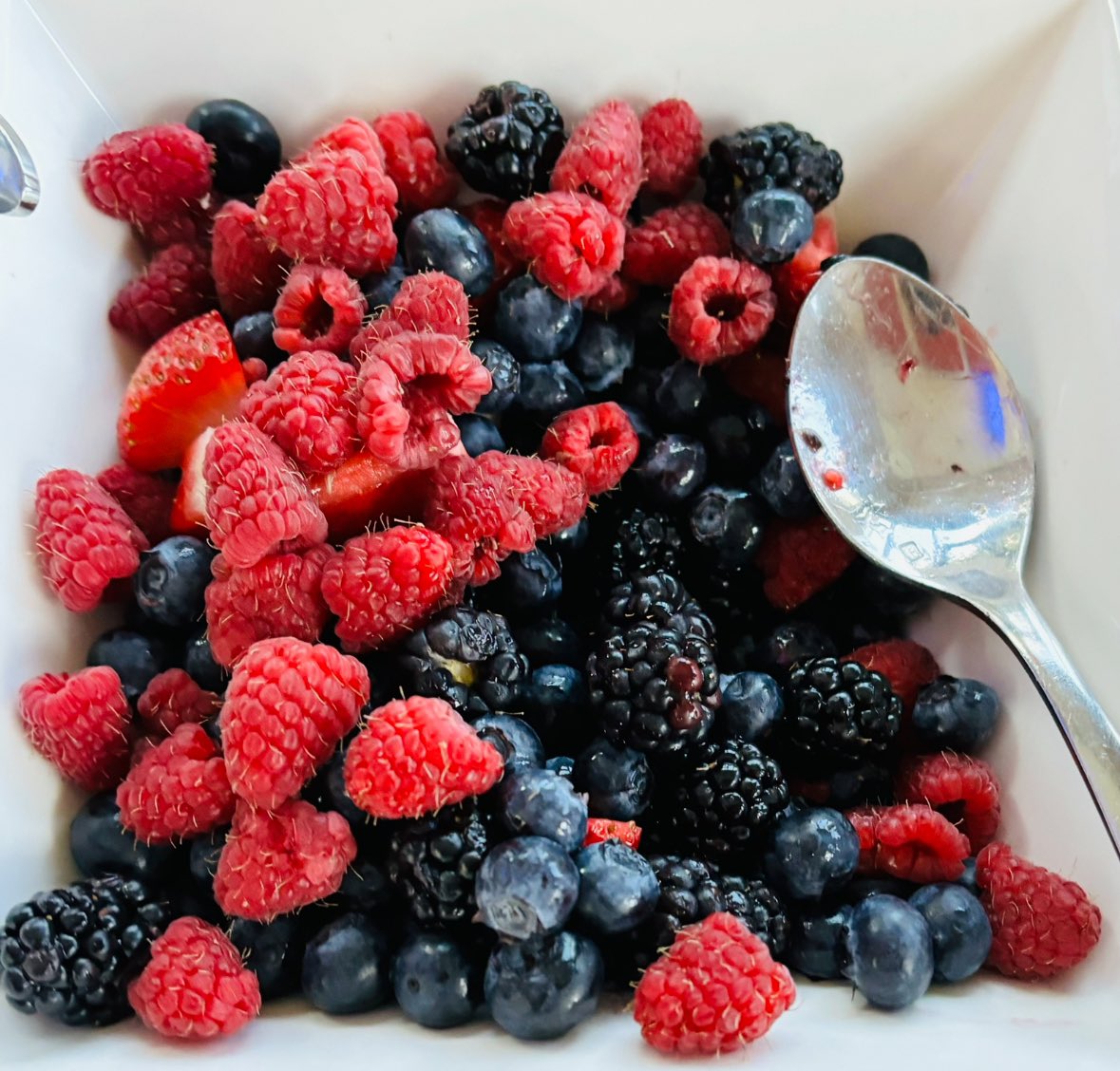hvanspall's tweet image. Gotta love #kids who were home for under an hour between sports / part-time job / volunteering &amp;amp; threw together #lunch that looks like this.

And then “mom, you need to take a break from work &amp;amp; eat some thing” (should I tell him I’ve been eating all day?😂)

#WeekendJoy #WIC