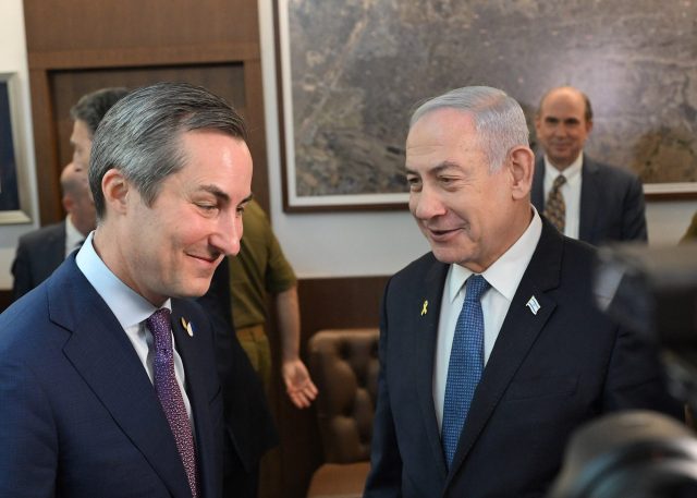JailletAlain's tweet photo. Der #IStGH-Haftbefehl gegen #Netanjahu ist auch eine Anklage der US-Politik und der #Komplizenschaft

Jeffrey Sachs

Jetzt ist es offiziell. Amerikas engster Verbündeter, der israelische Ministerpräsident Benjamin Netanjahu, dem noch vor wenigen Monaten im Kongress mehr als 50 stehende Ovationen zuteil wurden, steht  vor dem Internationalen #Strafgerichtshof wegen #Verbrechen gegen die Menschlichkeit und #Kriegsverbrechen unter #Anklage  . Amerika muss dies zur Kenntnis nehmen: Die US-Regierung ist an Netanjahus #Kriegsverbrechen mitschuldig und hat Netanjahus gewalttätigen Amoklauf im #NahenOsten voll unterstützt. (...)
https://t.co/nfPcFk9sPe
#GazaGenocide‌ 
#GazaHolocaust
#Damascus
#Syria
#AlQaeda
#FrankWalterSteinmeier
#Staatsräson
#Libanon
#Beirut
#Teheran
#Iran
#Völkermord