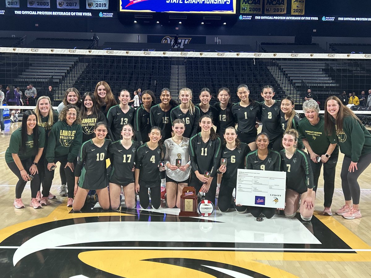 Saxons with the state 🚢 3-2 over. Chantilly. 4th state 🏆 in school history