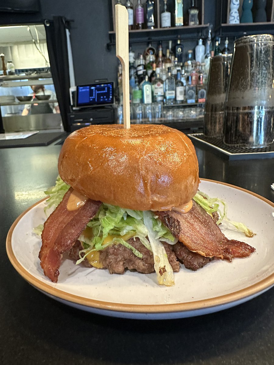 aqbrownsd's tweet photo. Swagyu classic. 1/4 lb Wagyu burger to die for.  Yes that’s got A5 in it!! #Burger #wagyu #yummy https://t.co/NjE9QHMhbK
