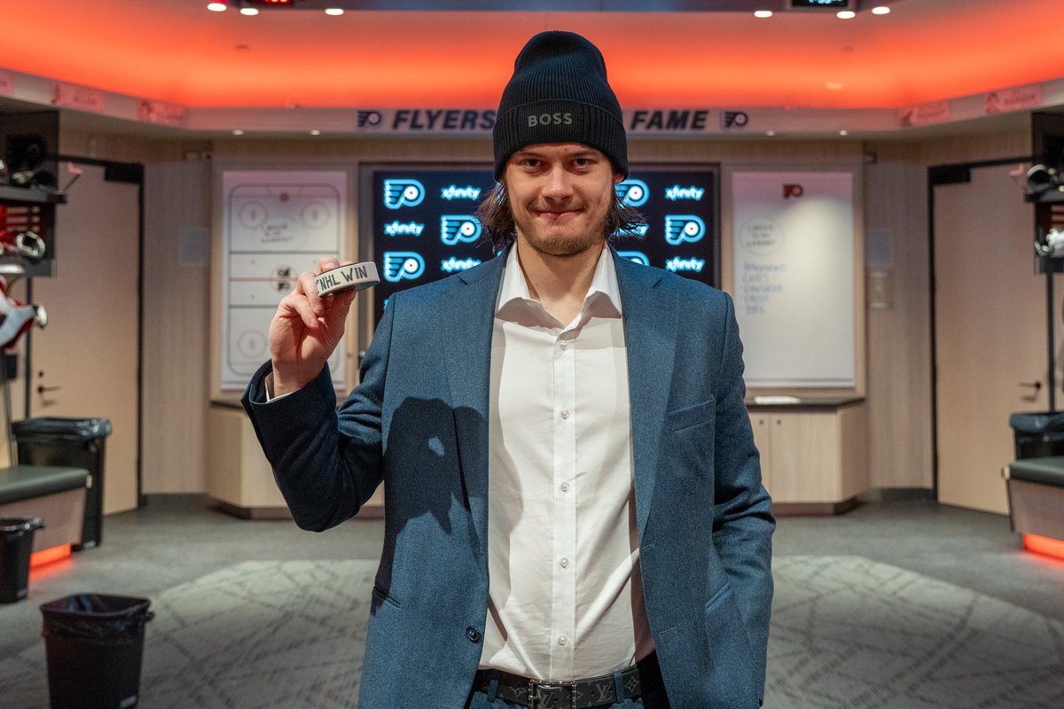 First NHL win for Koly the Goalie. 👏

#CHIvsPHI | #LetsGoFlyers
