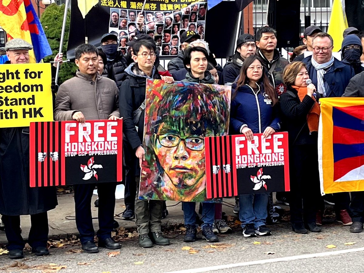 RickerChoi's tweet photo. 黃之鋒:"我愛香港! Bye bye!" | Canada-Hong Kong Link 港加聯舉行「抗議47人案判決　促加國制裁中共」集會。

日期：11月23日(週六)
時間：11am
地點：中國駐多倫多大使館（240 https://t.co/RXMYv4KCf7 St Toronto ON）

#港加聯 #CHKL #加拿大移民 #海外港人 #hkerintoronto #47人案 #初選無罪 https://t.co/X4XOd10AN0