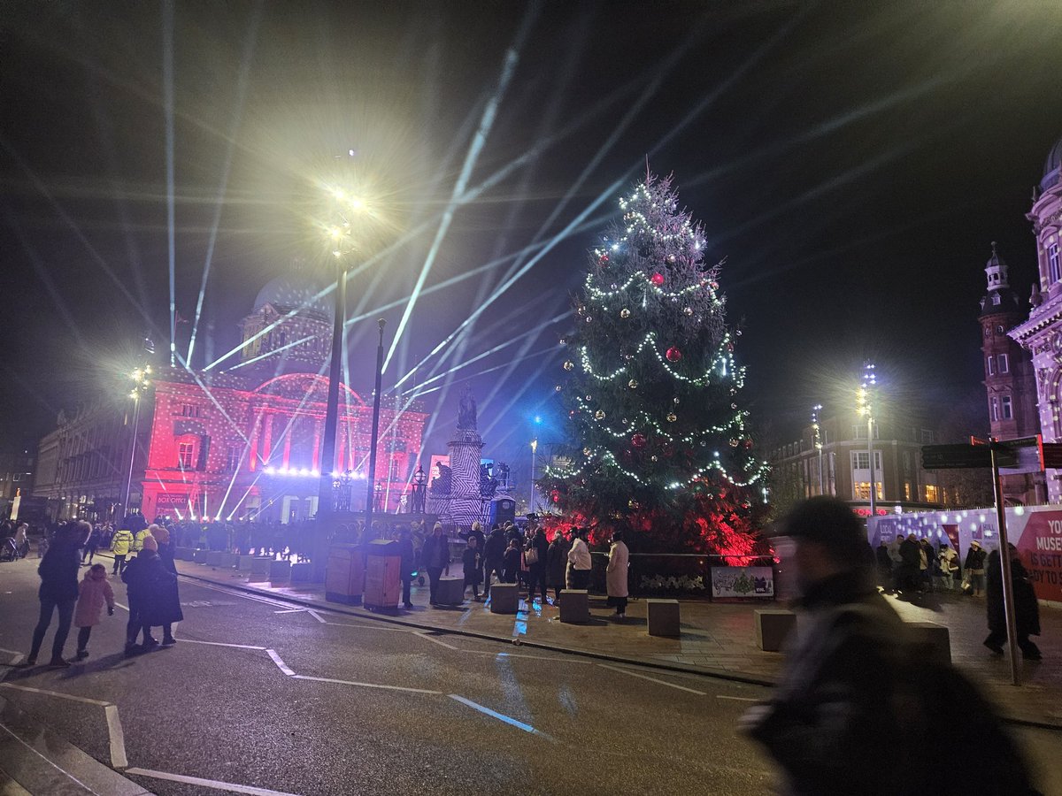 minnielex's tweet photo. View from the office the other day for the Hull Christmas light switch on! Our dancing did make some people smile, little did they know that it was just so we could keep warm! https://t.co/kZ1g32XFdD