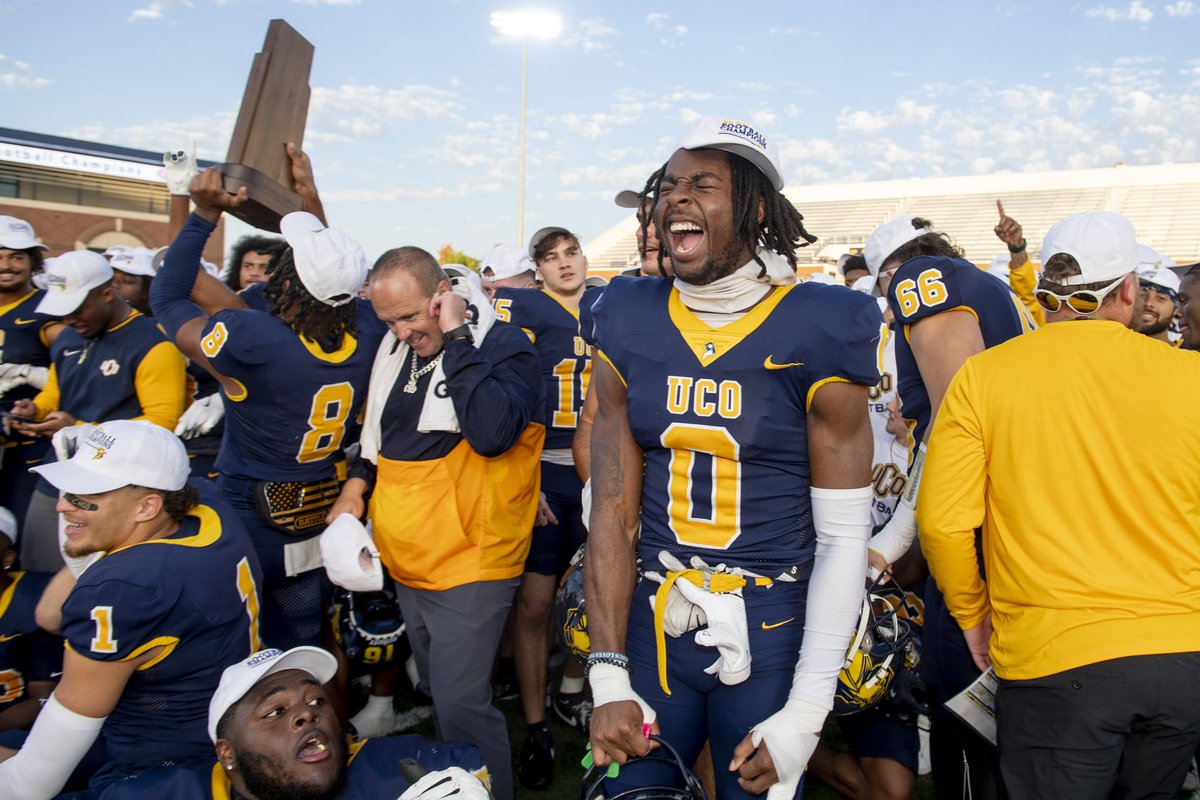 UCO Bronchos tweet media