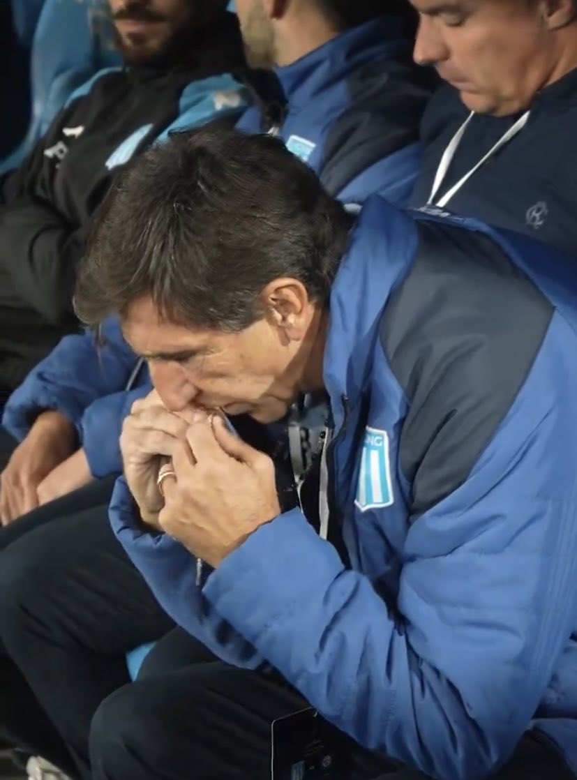 El profe Costas me dio uno de los mejores momentos de mi vida, ver campeón a Barcelona por primera vez. Se merece todo lo bueno profe, felicidades, campeón!!!