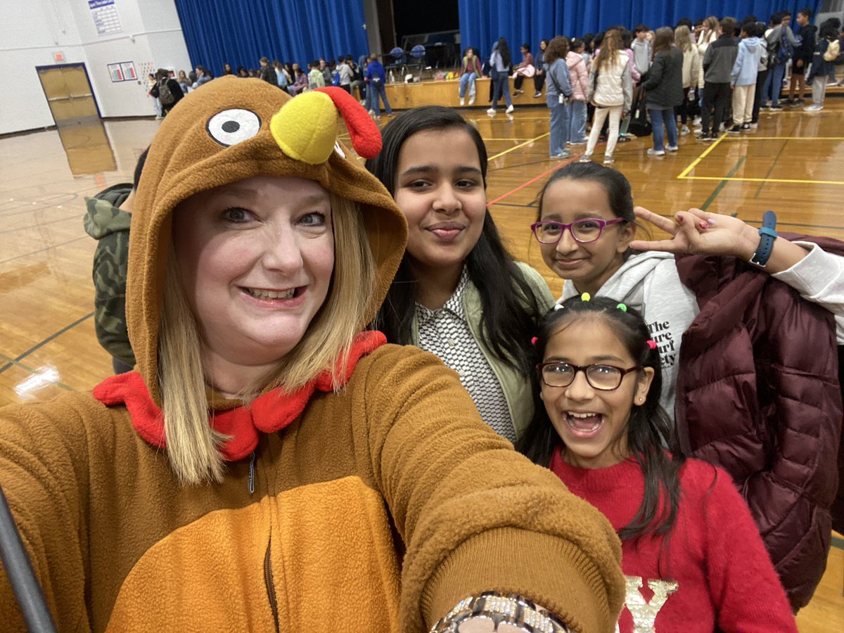 So much turkey fun as we wind down for Thanksgiving break! 🦃🍂 <a href="/FultonZone7/">Dr. Crumbley</a>