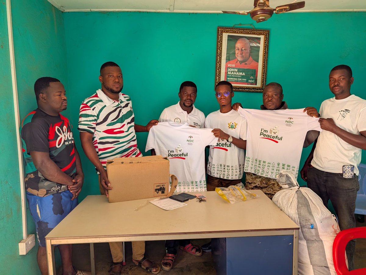 Empowering our grassroots movement, one donation at a time! I'm proud to have donated a laptop and branded T-shirts to our amazing team at the constituency level. Together, let's keep working towards a “Reset” for our community! 
#ResetGhana #2024MAMA #2024MAMAAWARDS