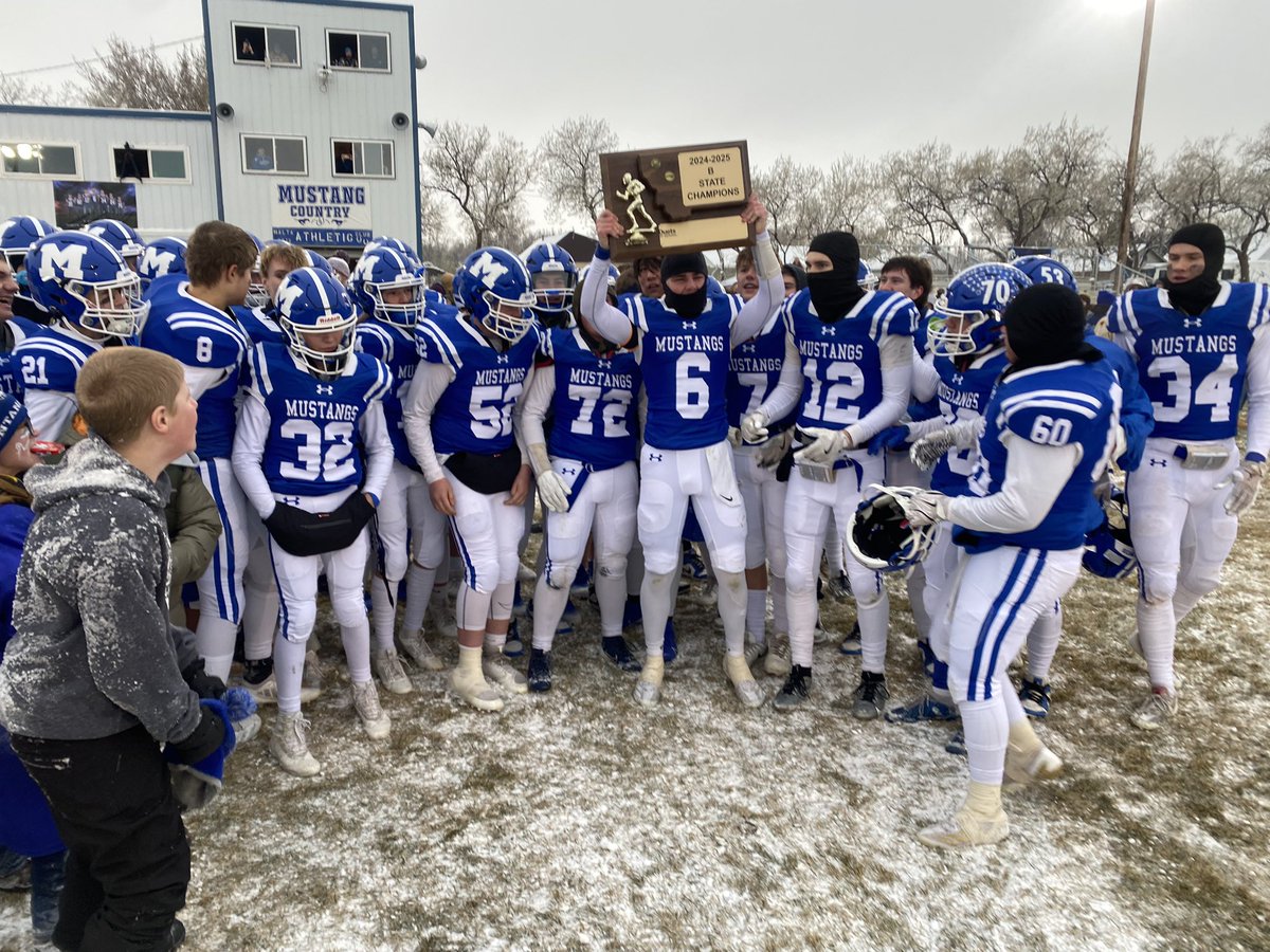 Your 2024 class B state champion Malta Mustangs!!

Malta 13, Manhattan 8

#mtscores