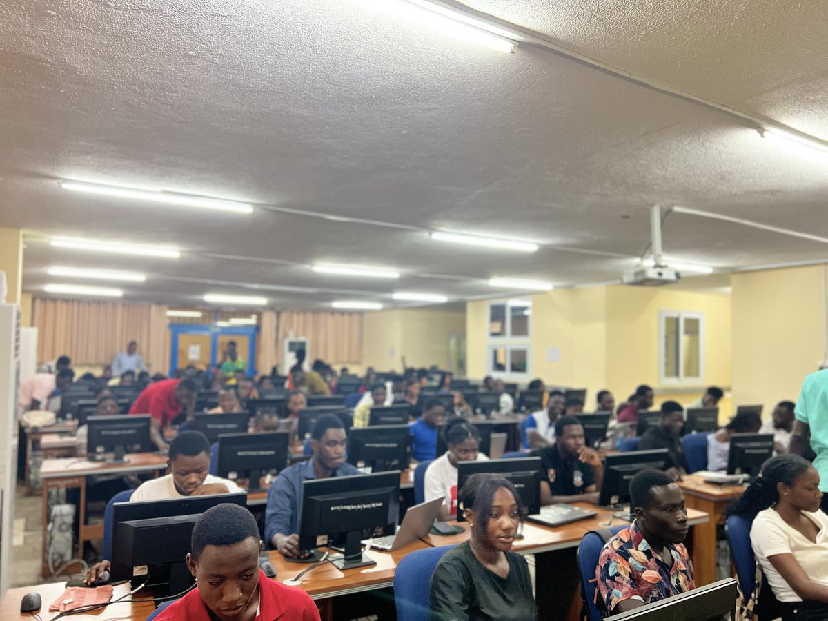 YouthmappersUCC's tweet image. 📍🗾📍🗾📍🗺️📍🗾📍🗾📍🗾📍Earlier today @YouthmappersUCC organized a training session where aspiring mappers pull up in numbers to contribute quality data😊
A rep from @YouthMappersUew, @Goddey, payed a visit to us during training session today😁🗾
#UCCyouthmappers🌍
#GISweek🗺️