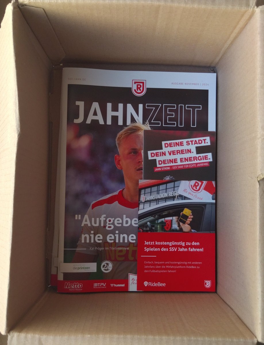 fussballarchiv1's tweet image. Manchmal gibt es den Luxus das Auswärts #programmheft zum Spiel des 1. FC Magdeburg schon vor der Abfahrt zum Spiel in den Händen zu haben. Der @SSVJAHN mit einem Super-Service. #SSVFCM #2bundesliga