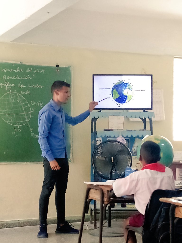 PLfelipeBoyeros's tweet photo. La geografía es la ciencia que nos enseña cuántos kilómetros de patria debemos amar. Ni uno más ni uno menos.💯🌎💙🇨🇺 https://t.co/upYkbvNFjD