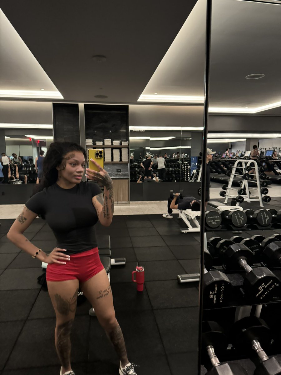GloRilla 🦍 tweet media