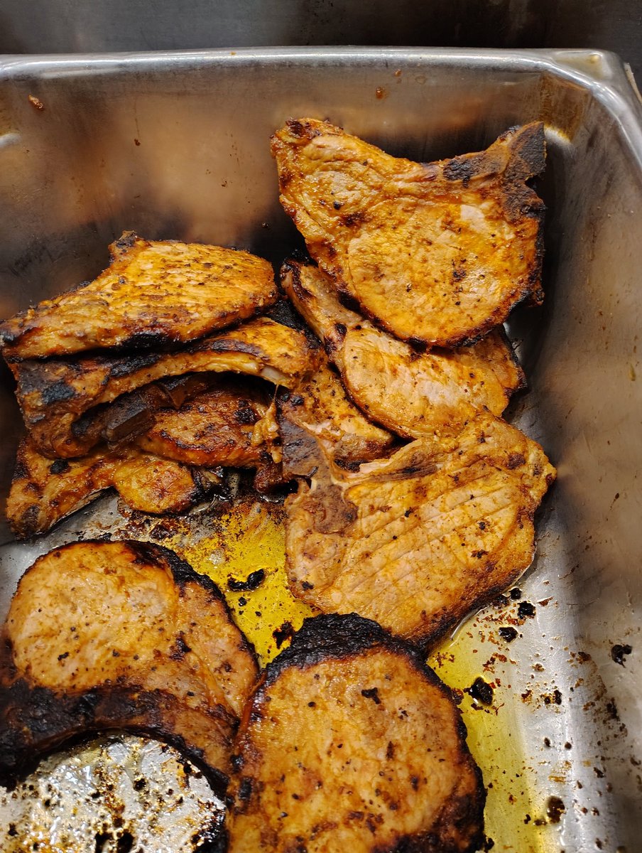 FBA_Empress's tweet photo. The kitchen made pork chops for family meal and I don't eat pork 😫 so my Chef made me this👇🏾
🤤🍽️😁
#BartenderChronicles🥂 https://t.co/iogvVm73fE