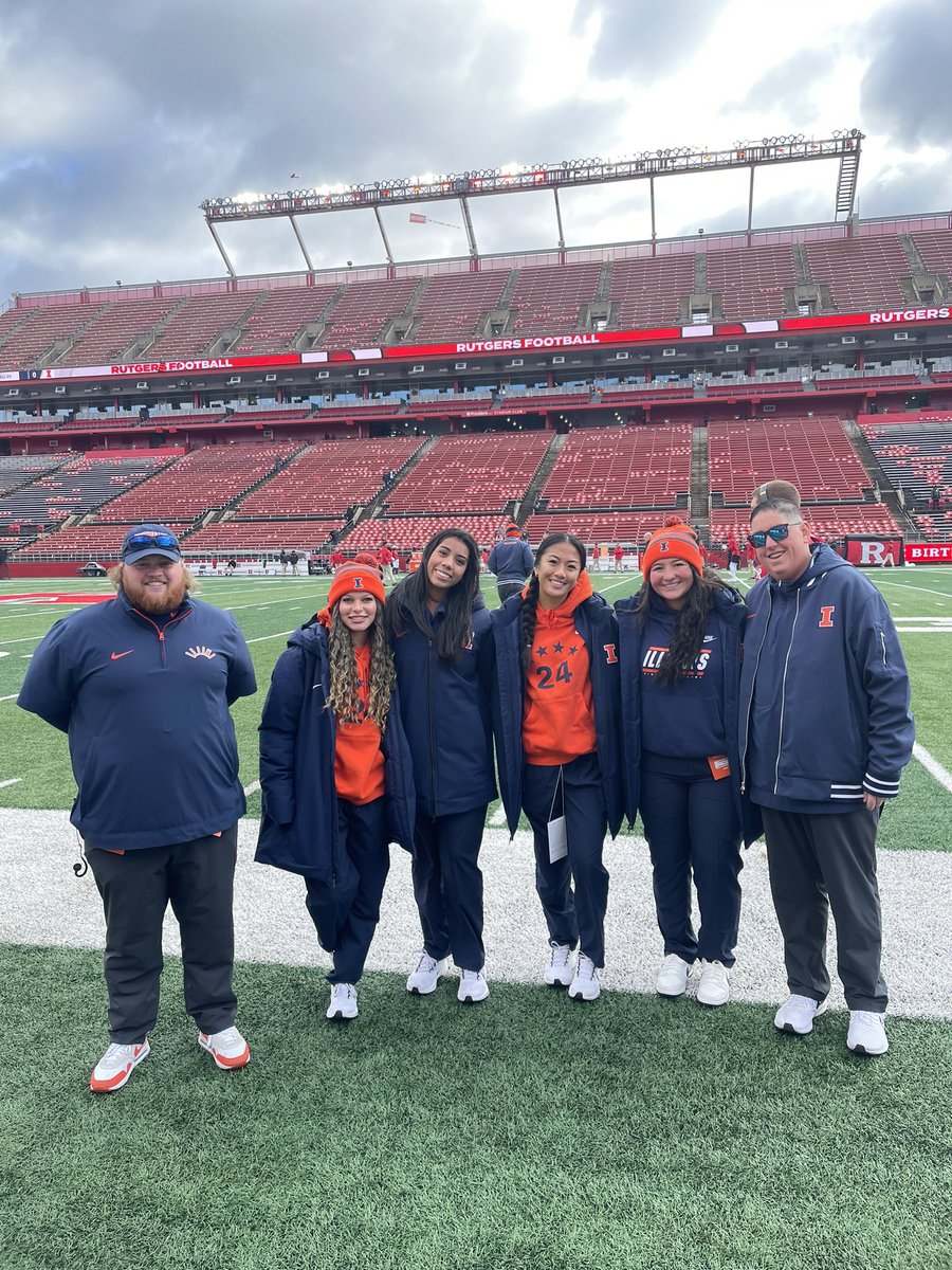 J_MaggioFBVC's tweet image. HUGE WIN!! Today was also a special day for the video staff. For the first time in my career we traveled an all female student video staff to Rutgers this week. Their hard work and attention to detail made this possible!! Can’t thank them enough for everything they do. #FamILLy