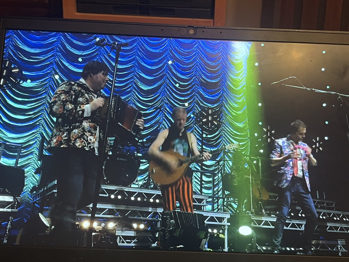 Kirsten Phillips (@kirstphillips1) on Twitter photo When you canβt be in Gateshead then this livestream has to be the next best thing. Fabulously uplifting and joyous as always, thank you <a href="/bellowheaduk/">Bellowhead</a> β€οΈ When you canβt be in Gateshead then this livestream has to be the next best thing. Fabulously uplifting and joyous as always, thank you <a href="/bellowheaduk/">Bellowhead</a> β€οΈ