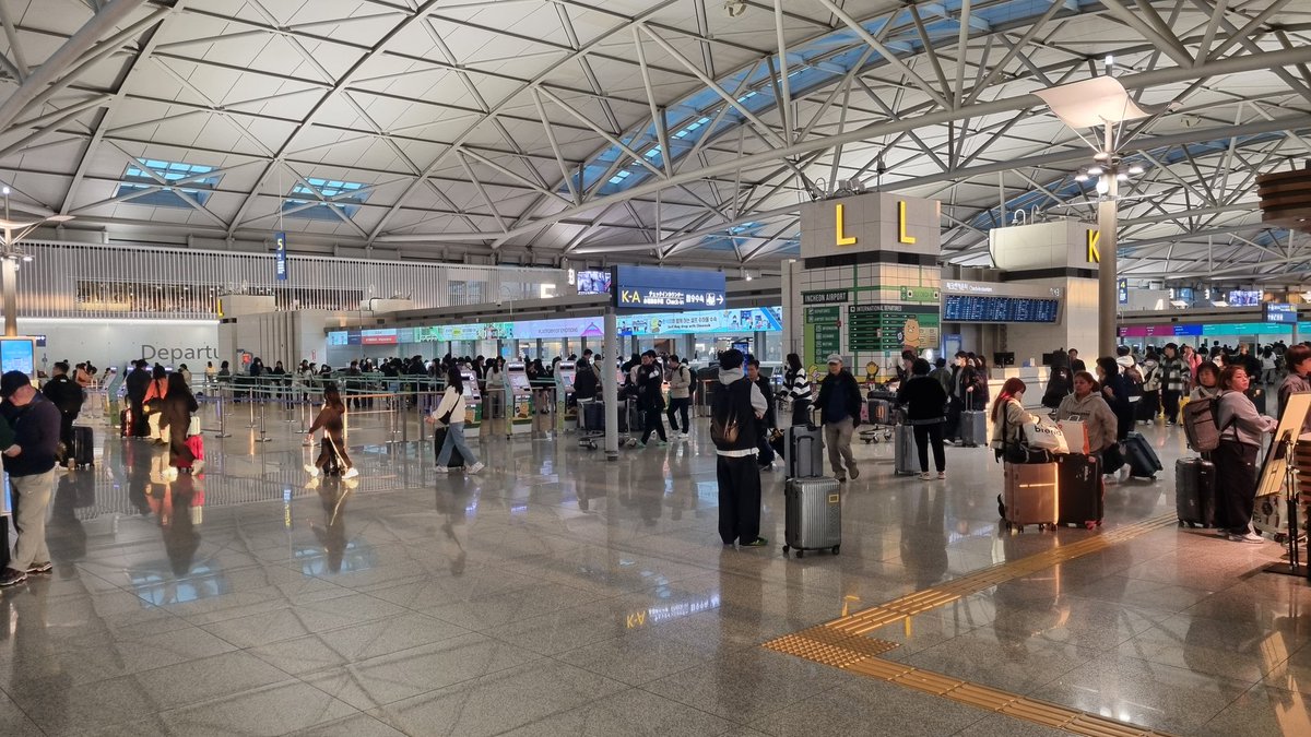 인천공항 1터미널 
3층 출국장 적당한 붐빔
2024.11.24.일
오전7시45분