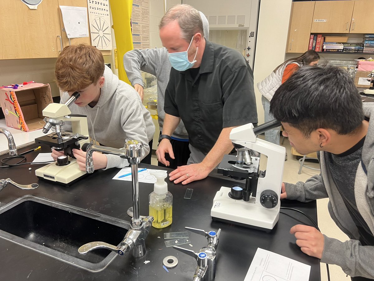 CCAHS's tweet photo. Meet our scientists! ๐งโ๐ฌ
Students in Biology classes have been utilizing microscopes to examine various specimens including blood, bacteria, sperm, and stomata. ๐ฌ
#raisethesails #OneFleet https://t.co/5UxuFnrw3A