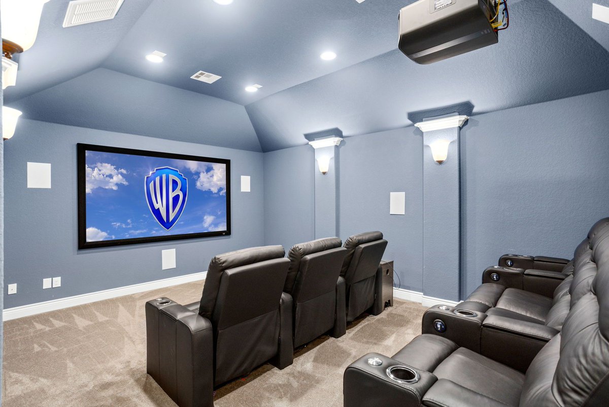 KustomRE's tweet photo. 🚨 PRICE DROP: Now $489,500! 🚨 Tax value: $542K = serious equity! 💰

🏡 Near I-10/I-35, Navarro ISD
🎥 Theater room, loft, ½ bath upstairs
🌟 Corner lot, screened porch, solar panels, upgrades galore

Don’t miss this steal! 📍 Listing here
#SeguinTX #PriceReduced #RealEstate https://t.co/iDR2EKpLR2