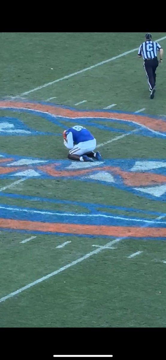 AirFlawdaJordan's tweet photo. Means something to be a Gator… 🐊 https://t.co/8ofvJqnEu7