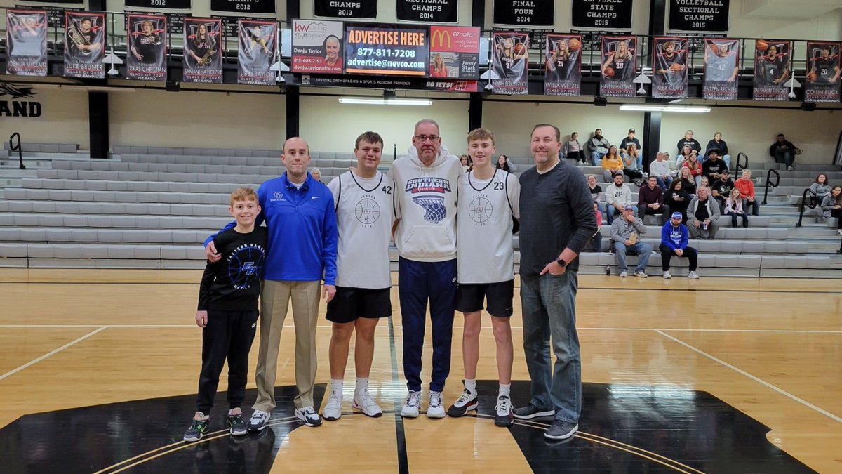 What an awesome and really unique opportunity the Bechtel family had today. Special thanks to <a href="/HauserHoops/">Hauser Boys Basketball</a> for the recognition. Basketball is the family business. <a href="/EHHoops/">EHHoops</a> #EHRoyalPride