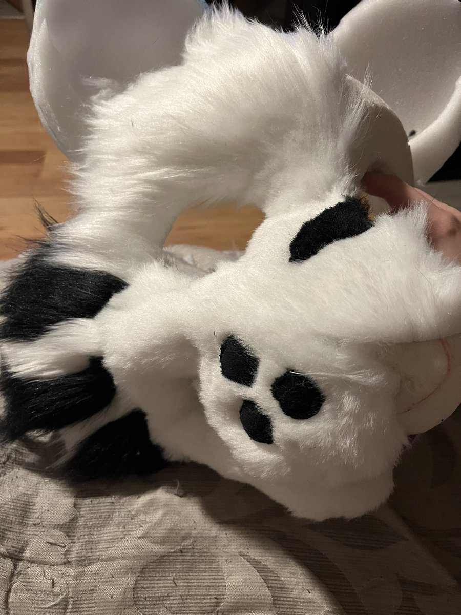 This tiger girl is coming along! The spots on her nose are made from minky instead of sure 
#fursuitmaker
