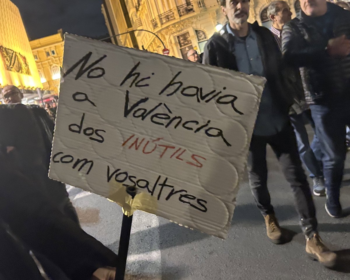 violetatena's tweet photo. Visca la poesia, sempre! https://t.co/rEVimn3C0z